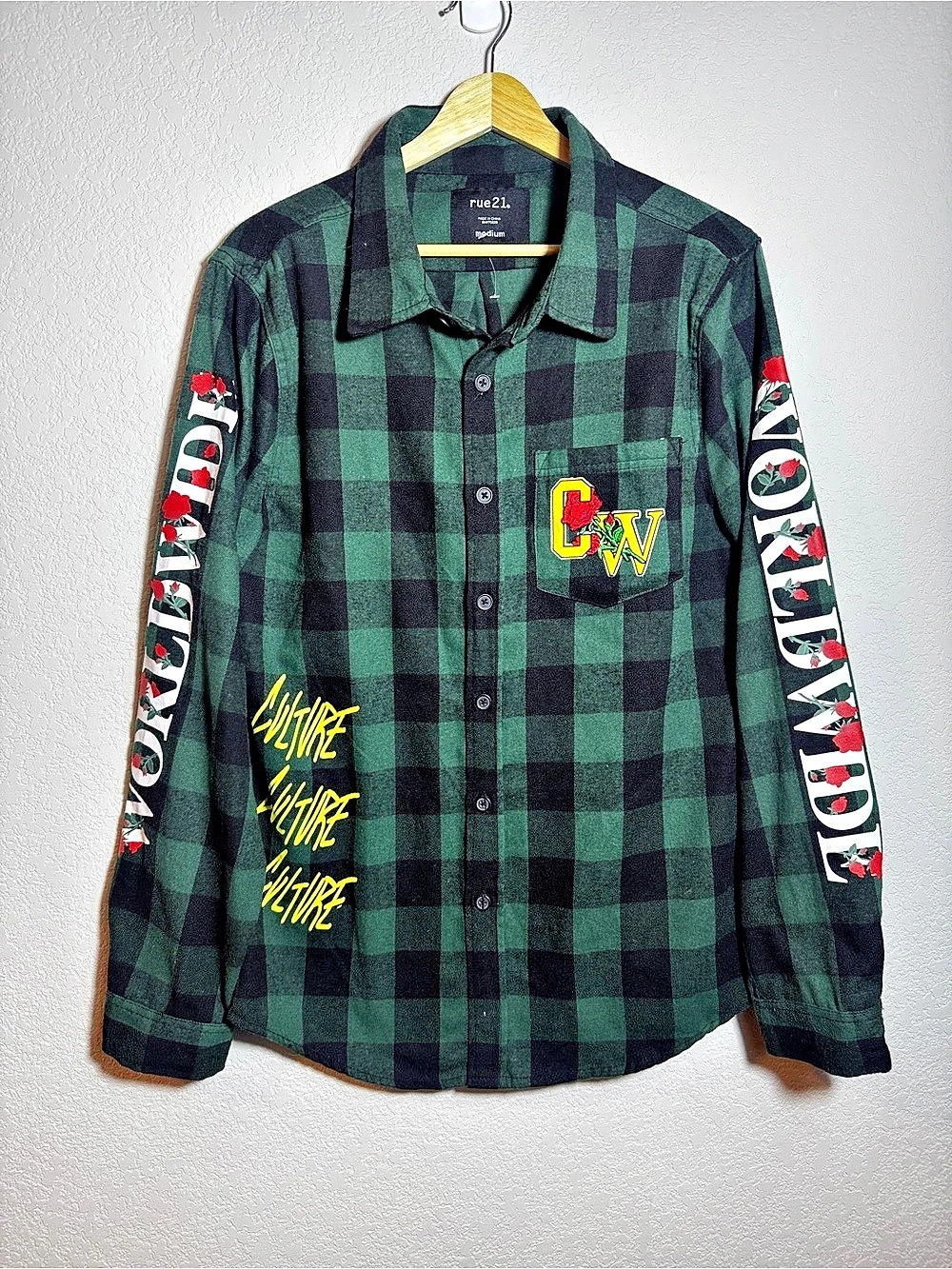 rue21 Plaid Graphic Button Down in Green & Black Size Medium